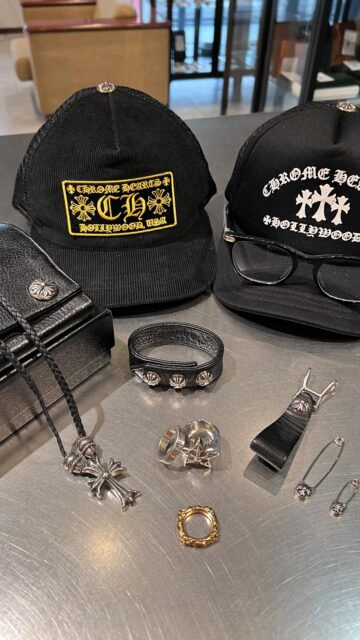 .

◇LONG WALLET グリーシー クロスボールボタン ロングウォレット ブラック系
¥142,780

◇BELT LOOP クロスボールボタン レザー ベルトループ ブラック系
¥82,478

◇SAFETYPIN LG セーフティピン ラージ シルバー系
¥120,780

◇WILLYWANKER 眼鏡 メガネ 度入りレンズ ブラック系 51□20-150
¥54,978

◇STR LRG ラージスター シルバー リング 15号
¥197,780

◇SAFETY PIN SM 1DIA セーフティピンスモール 1ダイヤ
¥219,780

◇3BTN 2SNP クロスボール 3ボタン2スナップ レザー ブレスレット
¥76,978

◇CH CROSS SML スモール CHクロス ボロチップ クリンプト レザーブレード
¥175,780

◇6mm SPACER FOREVER スペーサー フォーエバー リング 18号（Beyond Cool販売証明書付属）
¥80,278

◇22K SBT BAND SBT バンド ゴールド リング 13号
¥890,780

―――
クロムハーツらしい圧倒的な存在感と職人技が光るコレクション。
シルバーアクセサリーからレザーグッズまで、
細部にまでこだわり抜かれた重厚なデザインが魅力です。

上質な素材と唯一無二のデザインは、身につけた瞬間に感じる特別な高揚感を与えてくれます✨

——————

すべてLIFE仙台中倉店とオンラインショップで販売中。
店舗ではご試着も可能です。

クロムハーツの販売はもちろん、買取も行っています。

＜買取方法＞ 店舗買取・宅配買取の2種類
＜事前見積＞ 売りたいお品物の写真を送るだけでおおよその買取金額がわかる
LINE無料仮査定サービスを実施中！

＜査定費用＞ 事前見積・買取・送料・キャンセルなどすべて無料！
お客様のご負担は一切ございません。

詳しくはプロフィールリンクをご覧ください✅

——————

買取/販売に関するお問い合わせはコメントまたはDMまで。

——————

LIFE仙台中倉店
〒984-0821
宮城県仙台市若林区中倉3丁目17-57

#クロムハーツ #chromehearts #クロムハーツウォレット #クロムハーツベルトループ #クロムハーツリング #クロムハーツブレスレット #クロムハーツピン #クロムハーツメガネ #クロムハーツアクセサリー #クロムハーツシルバー #クロムハーツゴールド #クロムハーツ中古 #クロムハーツ仙台 #chromeheartsjapan #chromeheartsstyle #chromeheartslover #chromeheartsaddict #chromeheartsjewelry #chromeheartswallet #chromeheartsring #chromeheartsbracelet #クロムハーツ好きな人と繋がりたい #仙台古着 #仙台ブランド古着 #ブランド古着 #ブランド古着買取 #ブランド古着販売 #ブランド買取 #ブランド買取専門店 #lifesendai