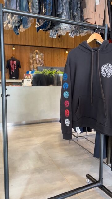 𝐂𝐇𝐑𝐎𝐌𝐄 𝐇𝐄𝐀𝐑𝐓𝐒
人気のパーカー＆スウェットアイテムをピックアップ.

◇MATTY BOY Anti Dote Zip Up Hoodie M
¥127,380

◇SWTSHRT PLVR Online Exclusive Sleeve Logo Pullover Hoodie XXL
¥148,280

◇×OFF-WHITE HD PLVR V Back Logo Pullover Hoodie XXL
¥84,678

◇Multi Horseshoe Print Pullover Hoodie M
¥115,280

◇Y NOT Cross Ball Button Leather Cemetery Cross Patch Pullover Hoodie M
¥164,780

——————

すべてLIFE仙台中倉店とオンラインショップで販売中。
店舗ではご試着も可能です。

クロムハーツの販売はもちろん、買取も行っています！

＜買取方法＞店舗買取・宅配買取の2種類
＜事前見積＞売りたいお品物の写真を送るだけでおおよその買取金額がわかる
LINE無料仮査定サービスを実施中！
＜査定費用＞事前見積・買取・送料・キャンセルなどすべて無料。
お客様が負担することはございません。

詳しくはプロフィールリンクをご覧ください✅
LINE追加はハイライトからも可能です。

——————

LIFE仙台中倉店
〒984-0821
宮城県仙台市若林区中倉3丁目17-57

#クロムハーツ #ChromeHearts #chromehearts #chromeheartsjapan #chromeheartsparka #chromeheartshoodie #chromeheartsfashion #クロムハーツ好きと繋がりたい #クロムハーツコーデ #クロムハーツ買取 #クロムハーツ仙台 #仙台古着 #ブランド古着 #ブランド古着買取 #ブランド古着販売 #ブランド買取 #買取販売 #ブランド古着LIFE #lifesendai