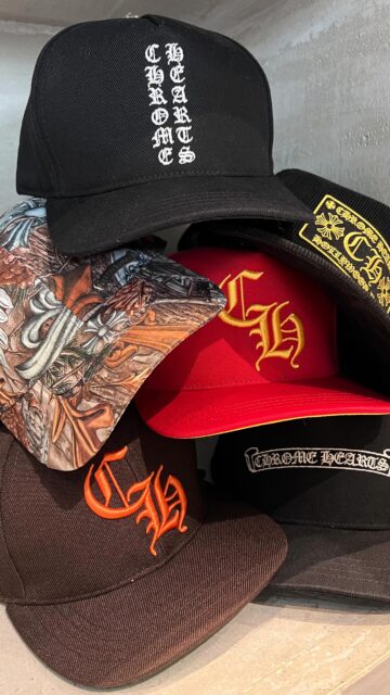 宮城県仙台市に店舗を構えるLIFEのクロムハーツ入荷情報です
人気の高いクロムハーツのアパレルをご紹介
ファン必見のラインナップ、ぜひ最後までご覧ください
オンライン・店頭にて販売しております

クロムハーツ取扱総数300点超え
アクセサリーはもちろん、財布・バッグ・衣類・帽子・ライターなど小物も取り揃えております
すべての在庫はプロフィールにあるオンラインストアからご覧くださいませ

＜紹介アイテム＞

1 .NOCTA クロスボールボタン キャップ マルチ 56-66
¥252,780

2 .CH刺繍 ベースボールキャップ レッド×イエロー 53-60
¥98,978

3 .トラッカーキャップ 刺繍ロゴ ブラック 53-60
¥94,578

4 .CH刺繍 ベースボールキャップ ブラウン
¥94,578

5 .ハリウッド コーデュロイ トラッカーキャップ ブラック
¥80,278

6 .バーティカルロゴ トラッカーキャップ ブラック 53-60
¥98,978

ご紹介している商品は店頭で直接ご覧いただけます。
重量感・細部の彫り・サイズ感など、
ぜひ実物でお確かめください。

——————

クロムハーツ買取販売専門店LIFEは【宮城県】に店舗を構えております。
LIFE仙台中倉店・仙台六丁の目店とオンラインショップで販売中。
店舗ではご試着も可能です。

＜買取方法＞店舗買取・宅配買取の2種類
＜事前見積＞売りたいお品物の写真を送るだけでおおよその買取金額がわかる
LINE無料仮査定サービスを実施中！
＜査定費用＞事前見積・買取・送料・キャンセルなどすべて無料。
お客様が負担することはございません。

詳しくはプロフィールリンクをご覧ください✅
LINE追加はハイライトからも可能です。

——————

#lifesendai
#クロムハーツ
#ChromeHearts
#クロムハーツアクセ
#クロムハーツリング
クロムハーツネックレス
クロムハーツピアス
クロムハーツウォレットチェーン
chromeheartstyle
ブランド買取
クロムハーツ中古
クロムハーツ買取
クロムハーツ宮城
クロムハーツ仙台